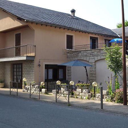 Au Pont De La Gineze Bed and Breakfast Barjac  Buitenkant foto