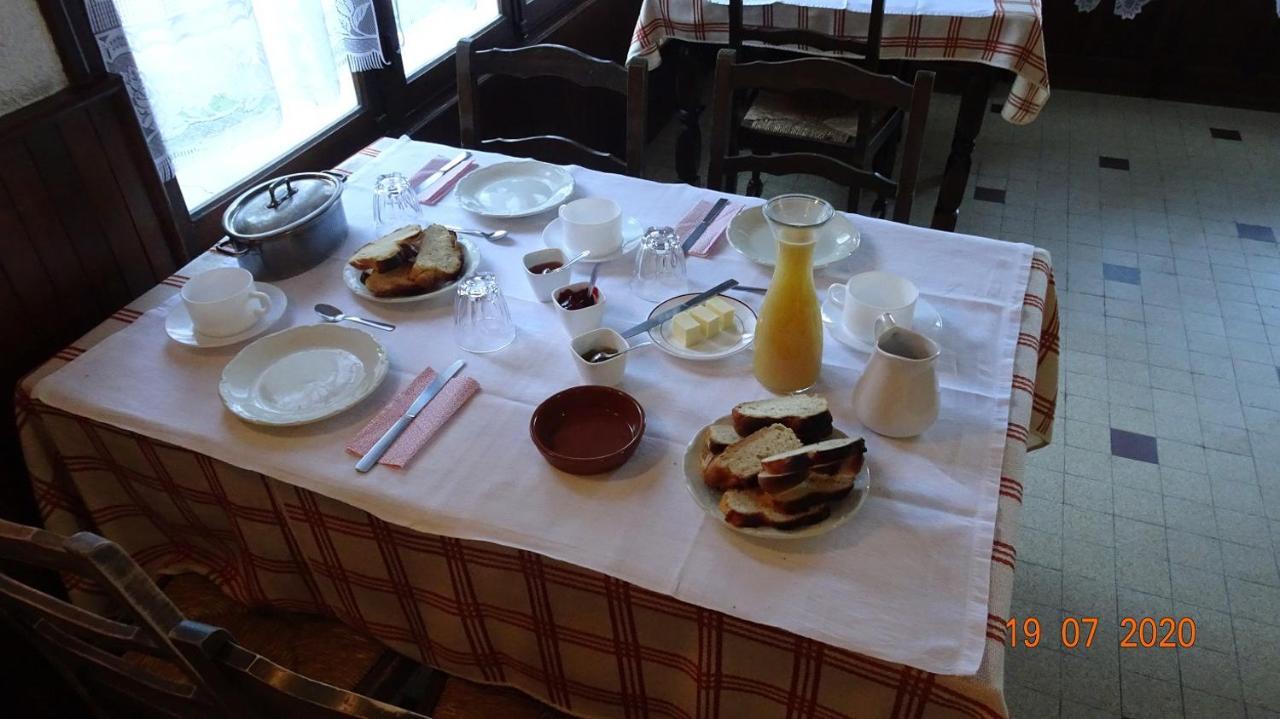 Au Pont De La Gineze Bed and Breakfast Barjac  Buitenkant foto