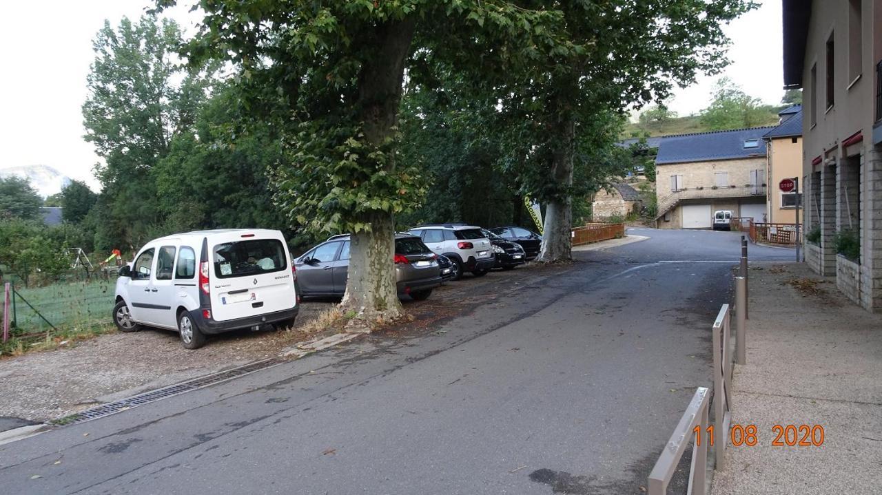 Au Pont De La Gineze Bed and Breakfast Barjac  Buitenkant foto