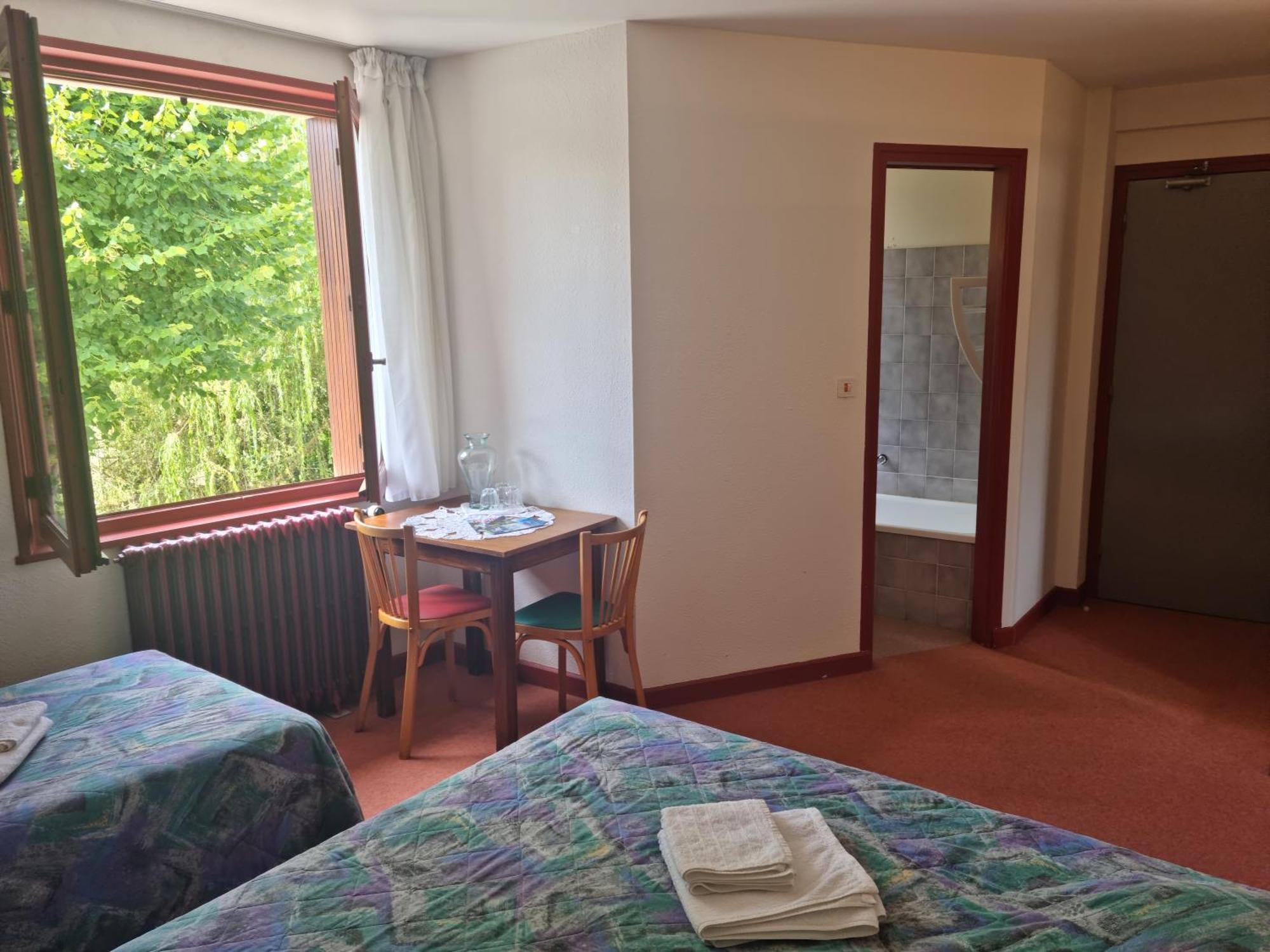 Au Pont De La Gineze Bed and Breakfast Barjac  Buitenkant foto