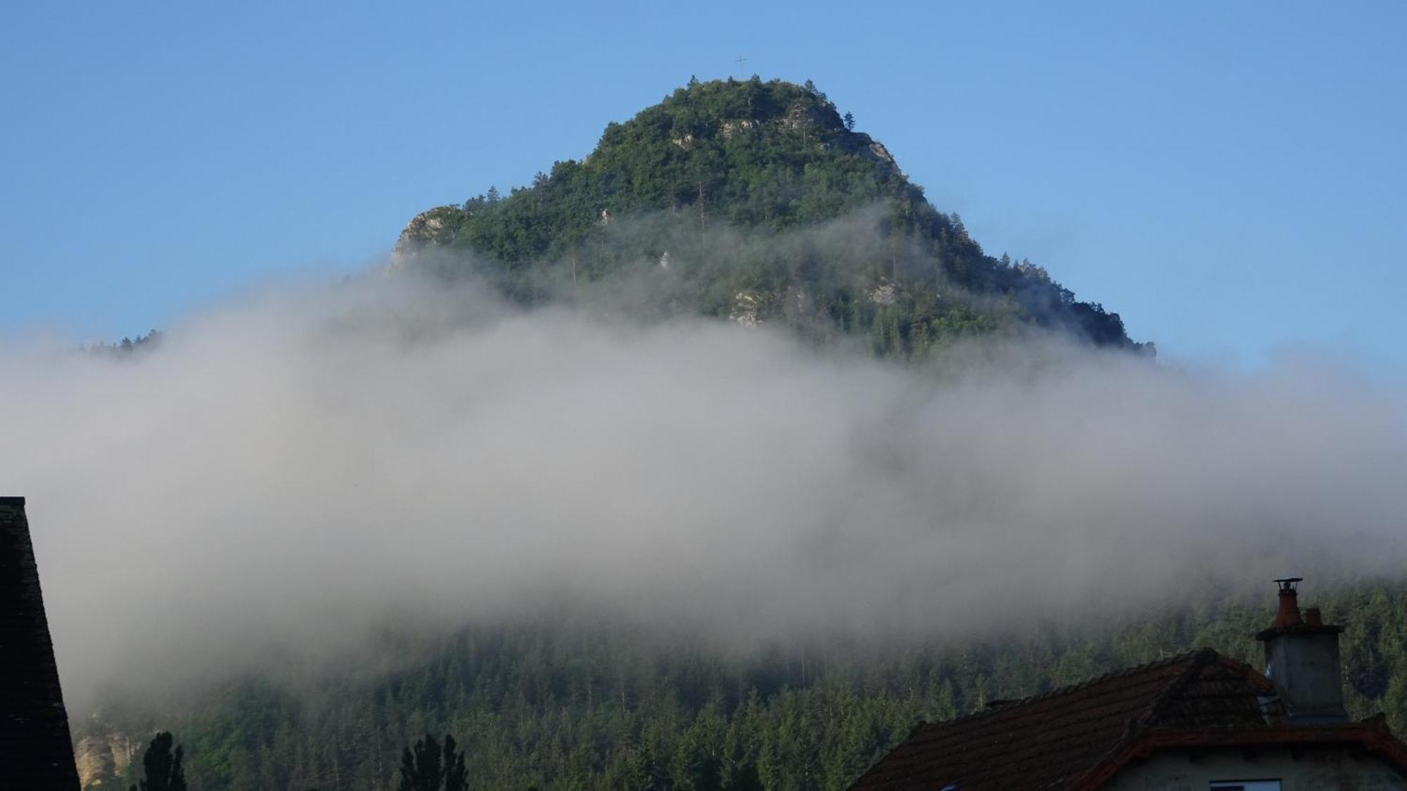 Au Pont De La Gineze Bed and Breakfast Barjac  Buitenkant foto